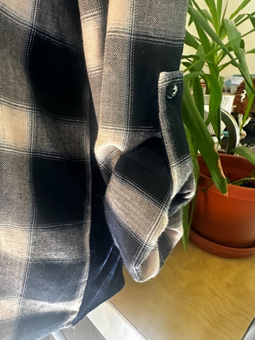 Paparazzi Button Down Blouse, Velvet Back with Embroidery, Like New, Women's L - Picture 5 of 15